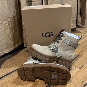 UGG Ashton Lace Up Boot - SZ 8